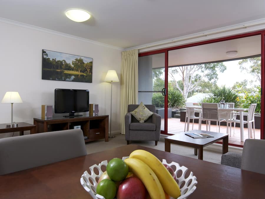 2 Bedroom Apartment | Desk