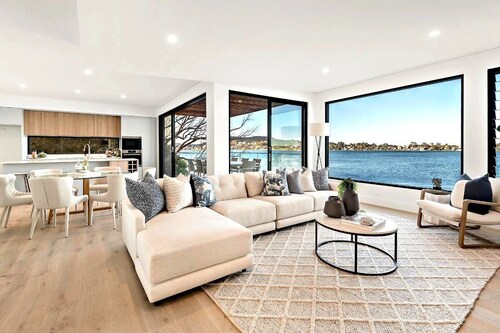 Luxury Villas Clare De Lune Waterfront (with pool)