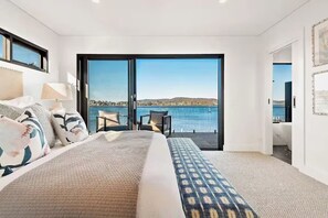 4 bedrooms - Luxury Villas Clare De Lune Waterfront (with pool) (Central Coast)