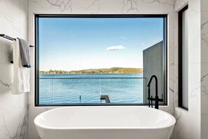 Bathroom - Luxury Villas Clare De Lune Waterfront (with pool) (Central Coast)