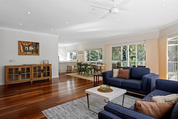 Living area - Luxury Villas Northwind (Walk to the beach) (Central Coast)