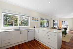 Private kitchen - Luxury Villas Northwind (Walk to the beach) (Central Coast)