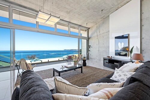 Luxury Villas Bluewater at Forresters (w/ heated rooftop spa)