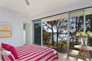 4 bedrooms - Luxury Villas The Canopy at Pretty Beach (Walk to the beach) (Central Coast)