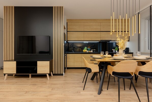 Apartment, 2 Bedrooms, 2 Bathrooms | Dining room - Spacious Apartment in Warsaw by Renters (Warsaw)