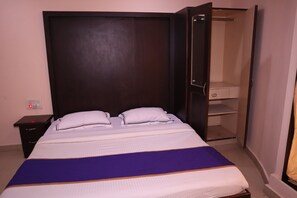 Iron/ironing board, free WiFi - Smilestay BNS Lodge (Bengaluru)