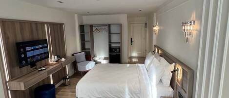 Tempur-Pedic beds, minibar, in-room safe, laptop workspace