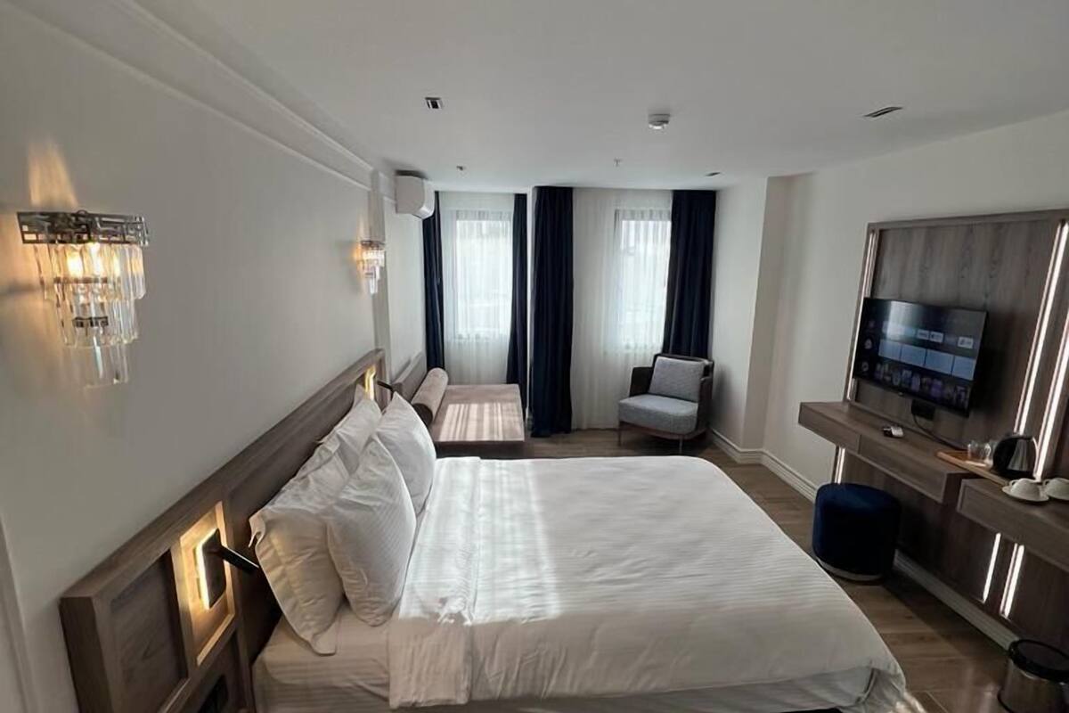 Premium Double Room, 1 Double Bed, Sea View | Tempur-Pedic beds, minibar, in-room safe, laptop workspace