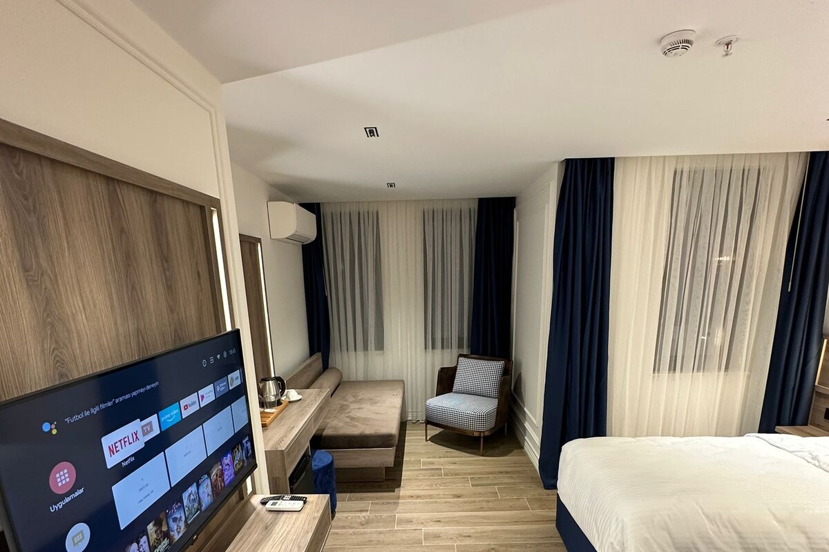 Tempur-Pedic beds, minibar, in-room safe, laptop workspace