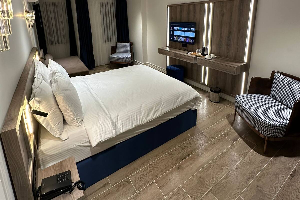 Tempur-Pedic beds, minibar, in-room safe, laptop workspace