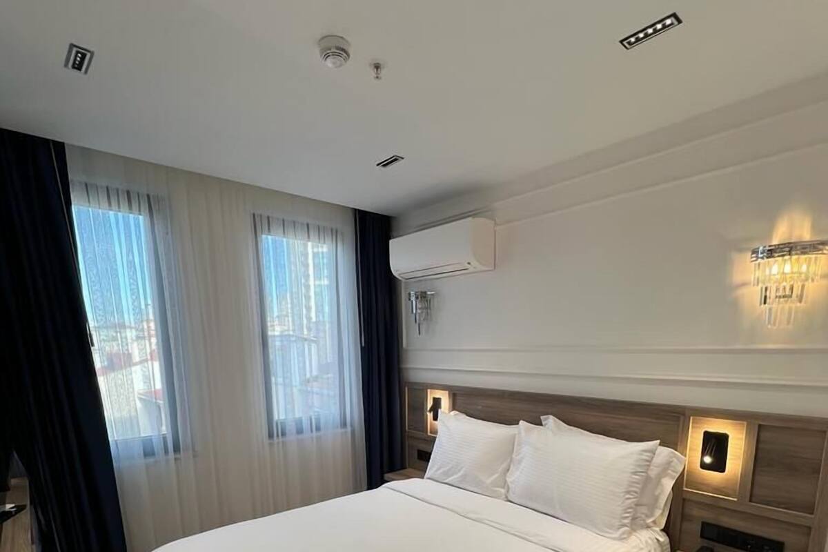 Superior Double Room | Tempur-Pedic beds, minibar, in-room safe, laptop workspace