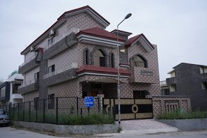 Exterior - Hard Rock Lodge (Islamabad)