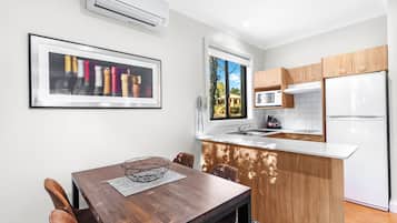 Habitación, 2 habitaciones | 2 habitaciones, wifi gratis y ropa de cama