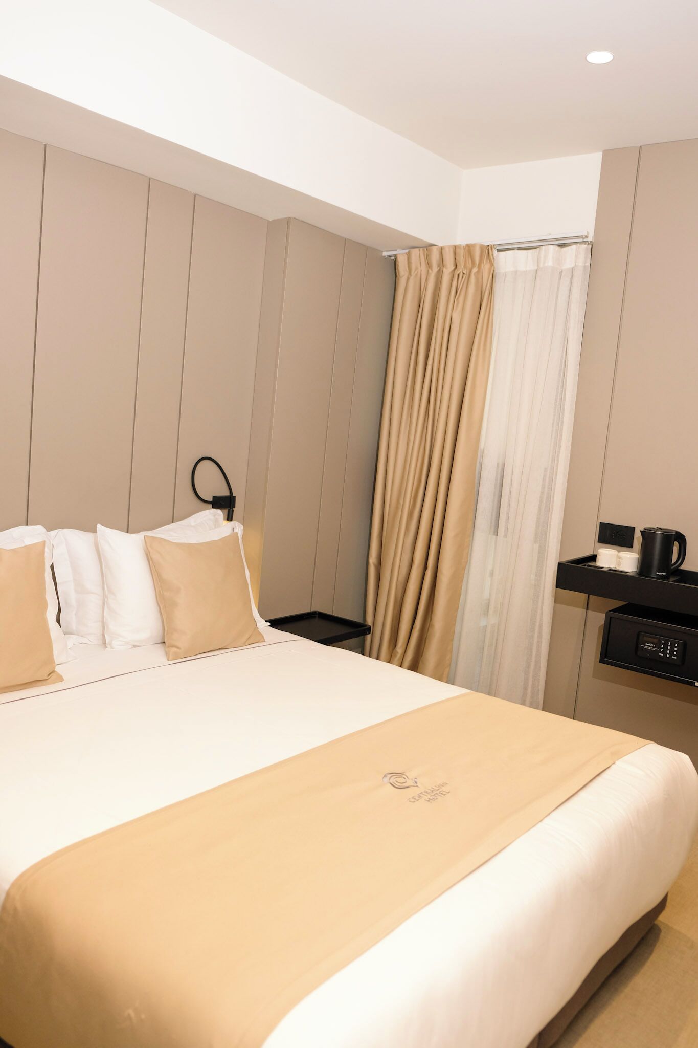Dobbeltrom – standard, 1 queensize-seng, balkong | Sengetøy av topp kvalitet, memory foam-senger, minibar og safe på rommet