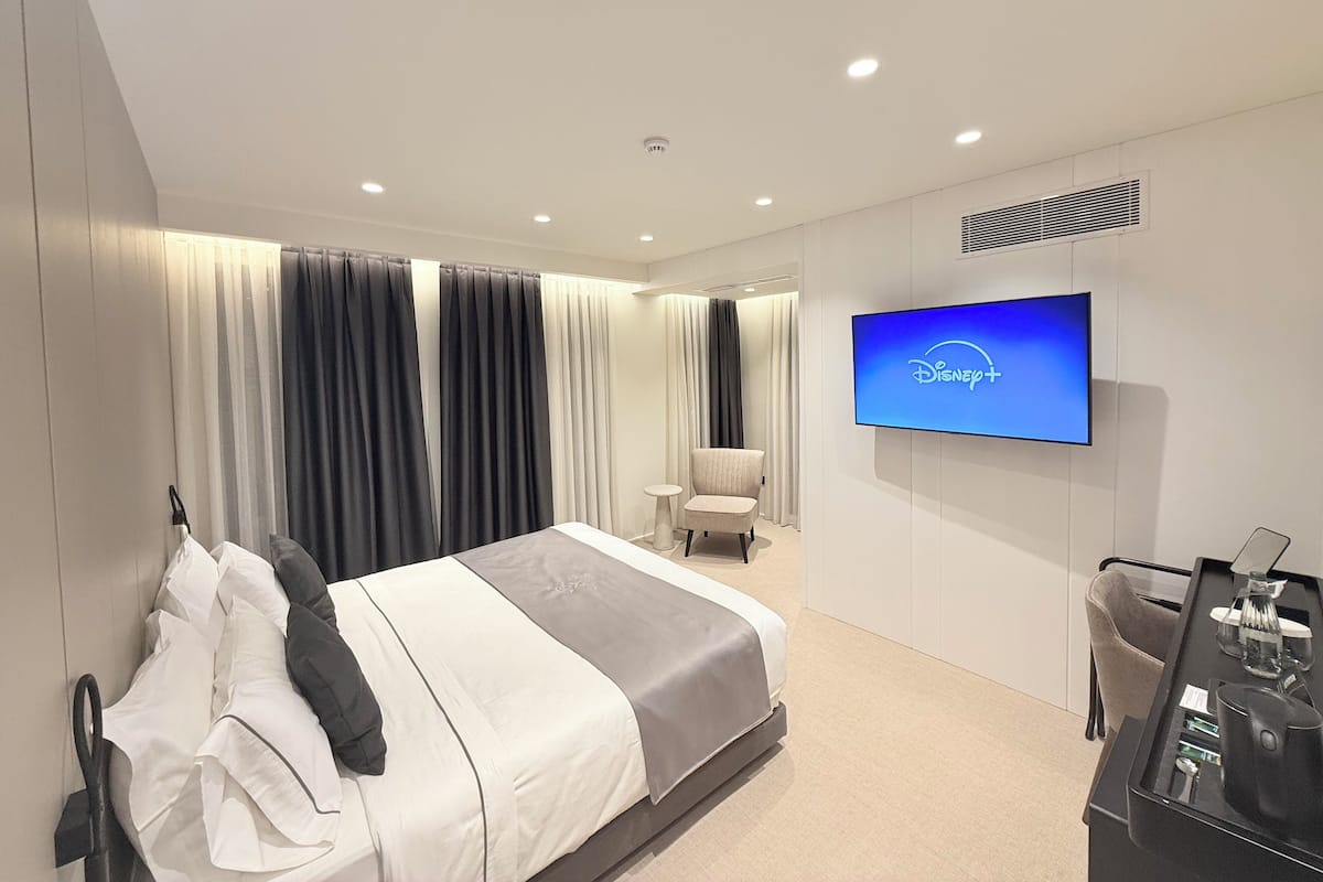 Premium Room | Premium bedding, memory foam beds, minibar, in-room safe