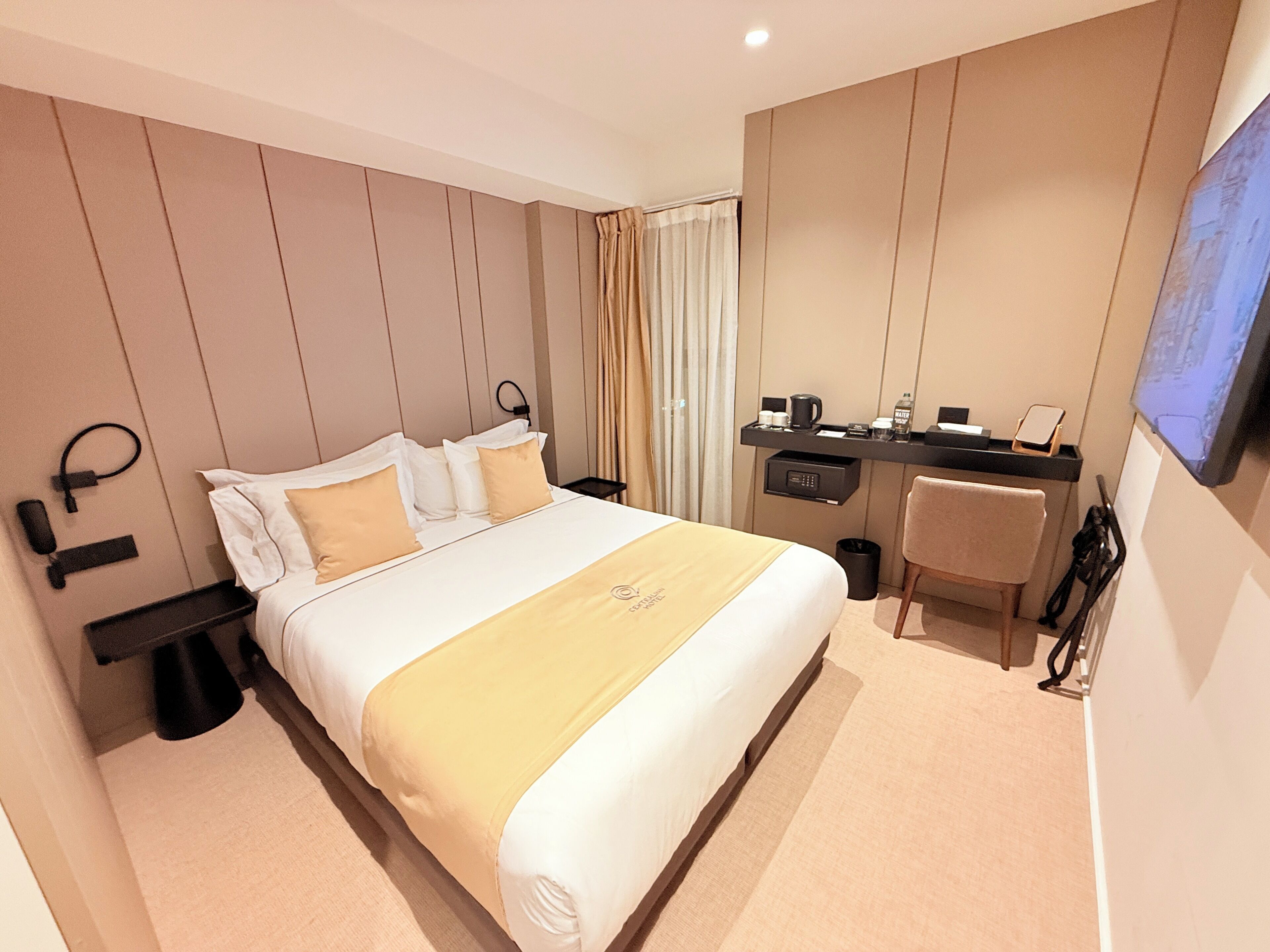 Chambre Double Standard, 1 grand lit, balcon