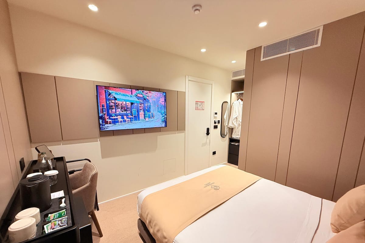 Quarto casal standard, 1 cama Queen, sacada | Roupas de cama premium