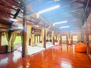 Hypo-allergenic bedding, down comforters, free WiFi - Co Lau Village (Bao Thang)