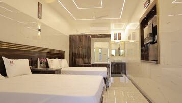 Family Room | 1 bedroom, Select Comfort beds, soundproofing, free WiFi