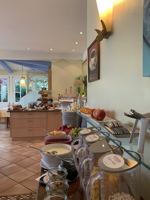 Tägliches inbegriffenes Frühstücksbuffet