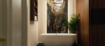 Modern&central apartment with a gorgeous bathtub inside one of the two bedrooms.