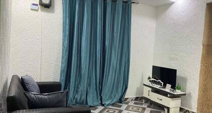 1 Bedroom House Sleeps 2 - Aircon - Free Parking
