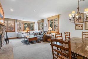 Smart-tv en een open haard