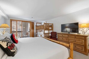 2 habitaciones, tabla de planchar con plancha, cuna de viaje y wifi 