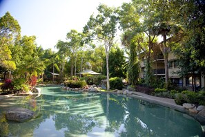 2 piscinas al aire libre