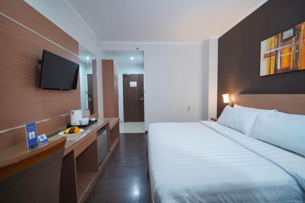 Junior Suite | 1 bedroom, desk, free WiFi