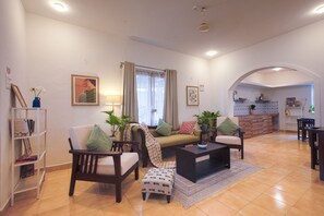 Living area - Woodpegger By The Beach (Mandrem)