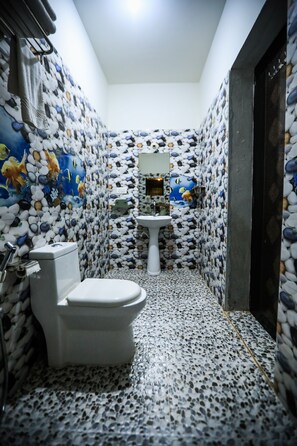 Classic Room With Sitout | Bathroom | Shower, free toiletries, towels, toilet paper - Woodpegger By The Beach (Mandrem)