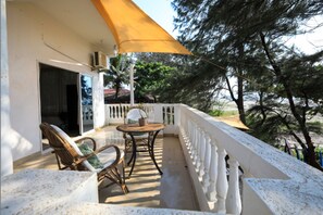 Executive Sea View Room | Balcony - Woodpegger By The Beach (Mandrem)