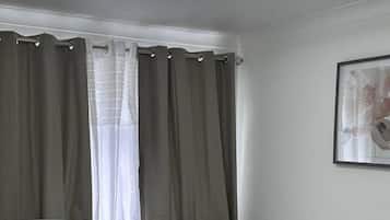 House | 4 bedrooms, free WiFi, bed sheets