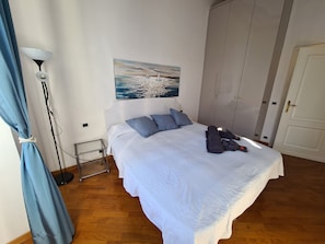 Appartamento City | 3 camere, biancheria da letto ipoallergenica, una scrivania