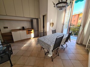 Leilighet – city | Eget kjøkken | Kjøleskap, mikrobølgeovn, ovn og oppvaskmaskin