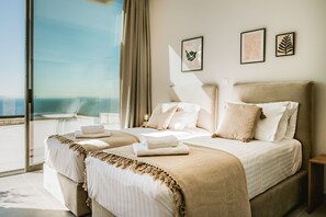 ลักซ์ชัวรี่วิลล่า | 5 ห้องนอน, ตู้นิรภัยในห้องพัก, โต๊ะทำงาน, เตารีด/โต๊ะรีดผ้า