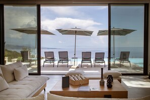 Luxury-Villa | Wohnbereich | Flachbildfernseher