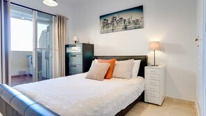 2 bedrooms, iron/ironing board, travel cot, free WiFi