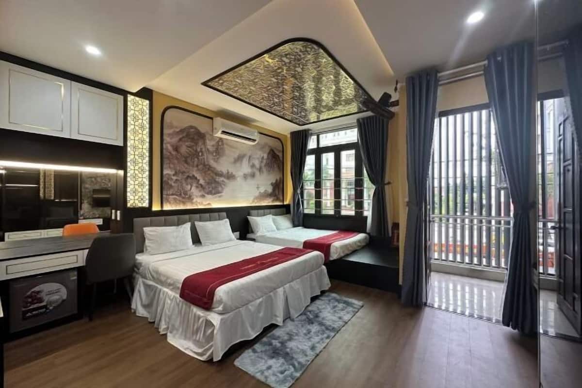 Desk, free WiFi, bed sheets
