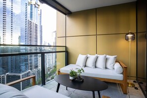 Property grounds - Melbourne Square Residence with Parking (Southbank)