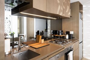 Kühlschrank, Mikrowelle, Ofen, Geschirrspüler