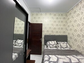 2 bedrooms, WiFi, bed sheets - A new small house  (Bali)