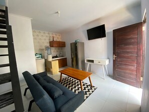 TV - A new small house  (Bali)