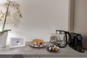 A breakfast setup with toast, coffee, and a QR code sign.