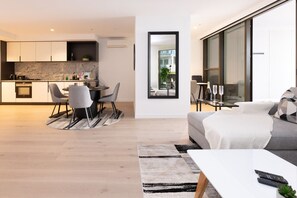 Televisor intel·ligent i estèreo 