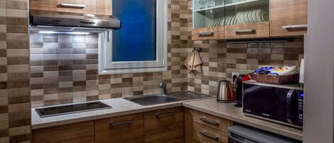 Micro-ondes, cafetière/bouilloire