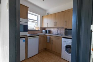Apartment | Private kitchen - Beautiful 2-bed Apartment in Dartford (Dartford)