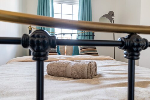 Captivating 4-bed House in Dartford