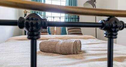 Captivating 4-bed House in Dartford